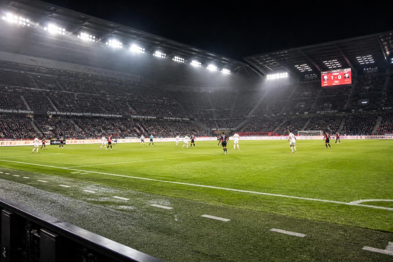 Combien de matchs compte une saison de Ligue 1 ? 2 découvrez combien de matchs composent une saison complète de ligue 1, le championnat de football français de première division.