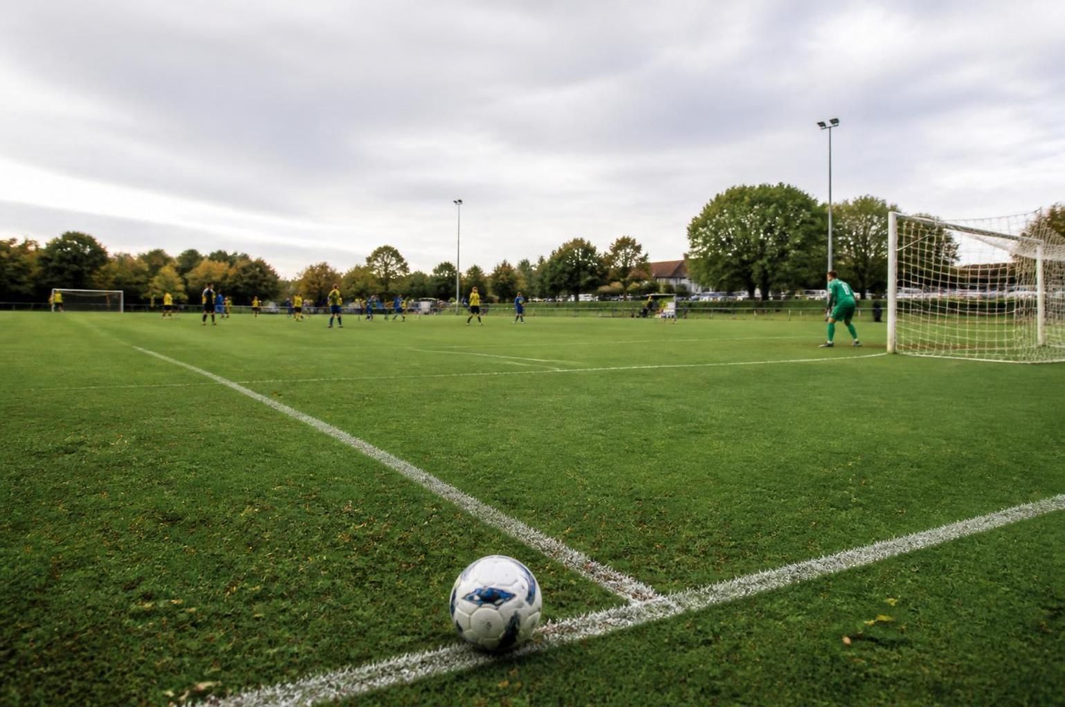 Les règles du football expliquées simplement 2 découvrez les règles du football expliquées simplement pour mieux comprendre ce sport passionnant et profiter pleinement des matchs.