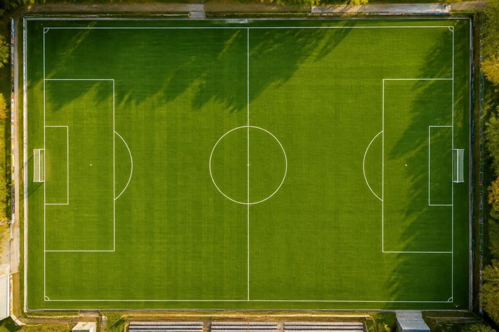 découvrez les dimensions officielles d'un terrain de football, incluant la longueur et la largeur réglementaires selon les normes internationales.